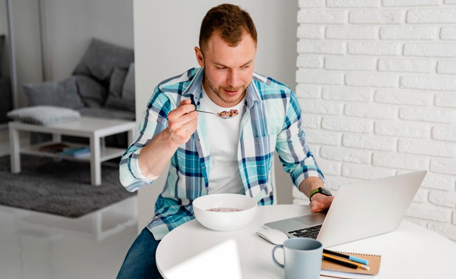 Dashboard financiero con múltiples métricas y KPIs empresariales